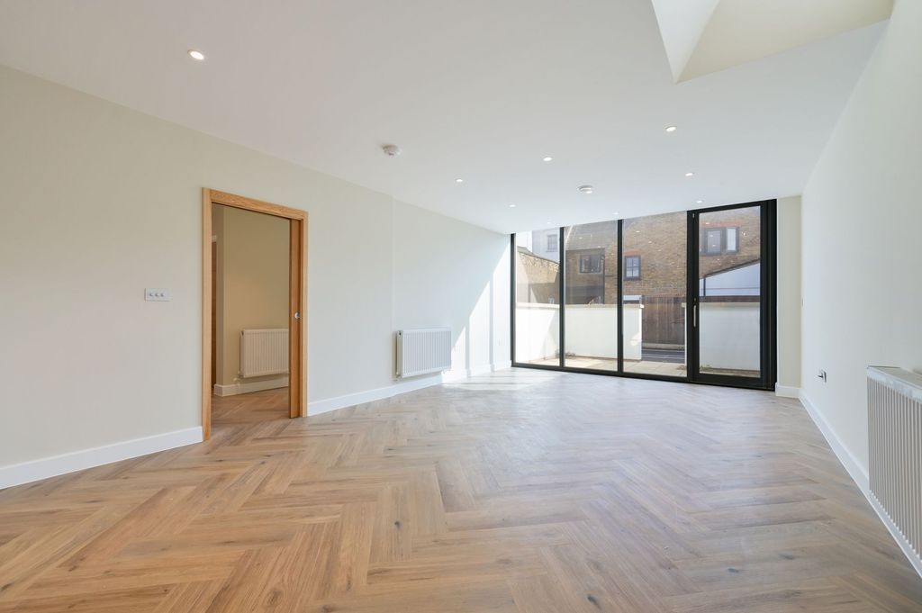 Property photo 1 of 29