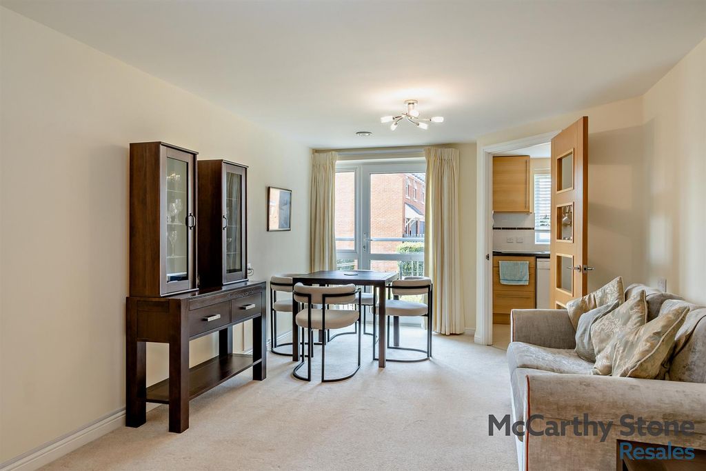 Property photo 2 of 43 8660493-Interior05-800.Jpg