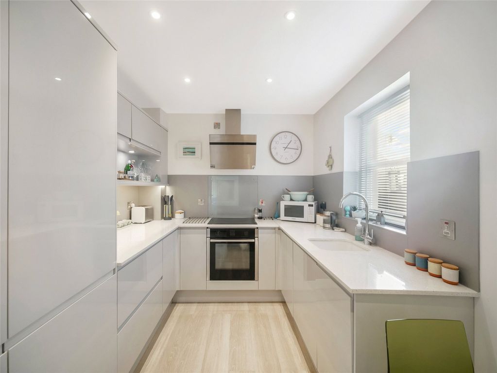 Property photo 3 of 18 Kitchen