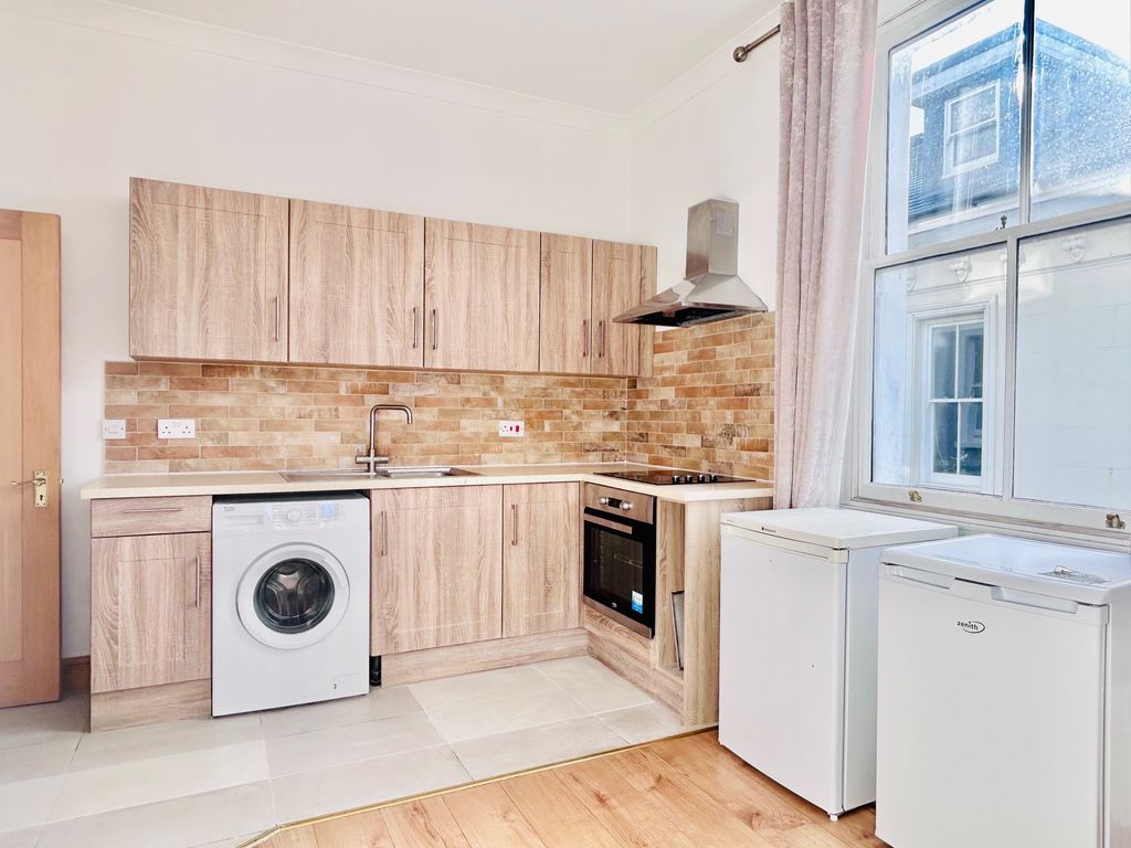 Property photo 3 of 10 Image