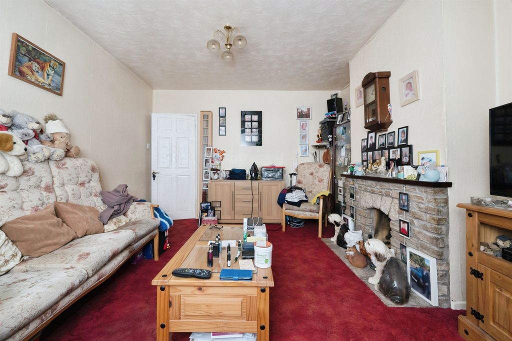 Property photo 3 of 12