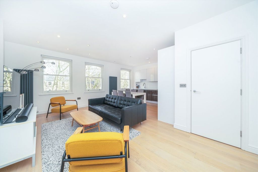 Property photo 2 of 8