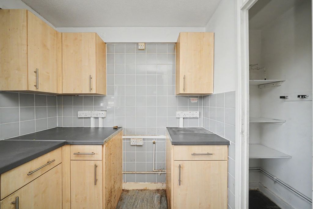 Property photo 3 of 10 144 Chinchilla Drive, Hounslow, Tw4 7Nt