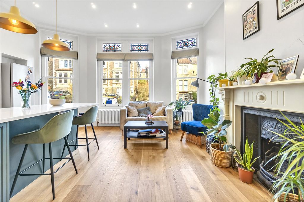 Property photo 2 of 12 Picture No. 24