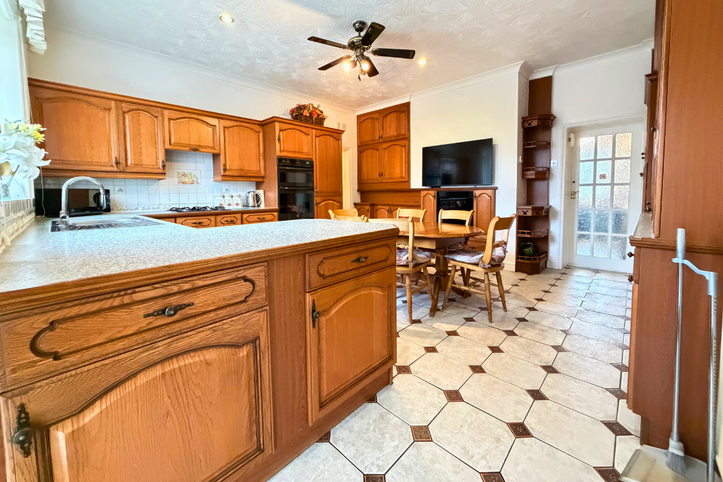 Property photo 3 of 25