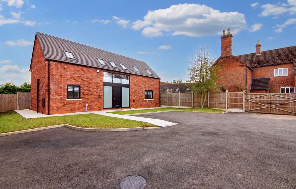 Property photo 1 of 17 External