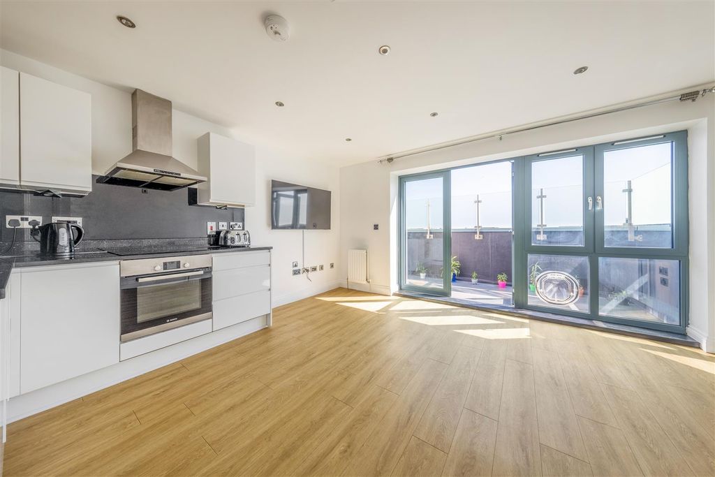 Property photo 2 of 11 80A Stoneham Road-2.Jpg