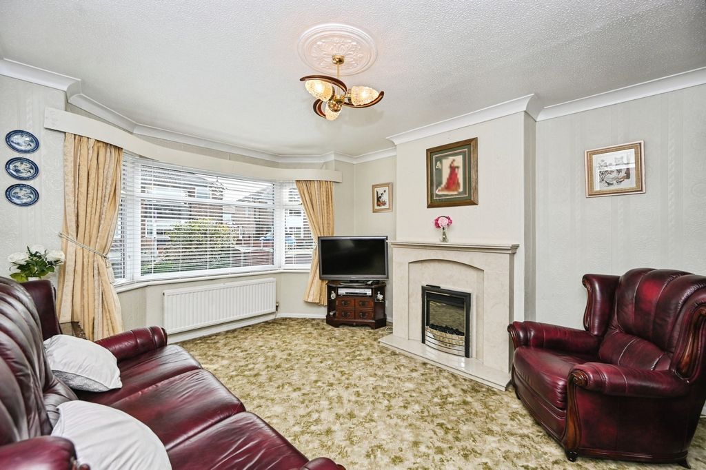 Property photo 2 of 20 Living Room