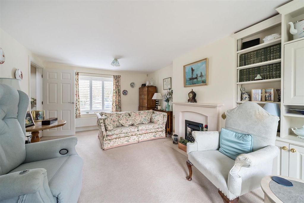 Property photo 3 of 12 Sitting Room