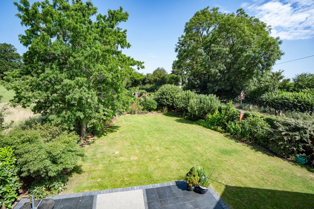 Property photo 2 of 32