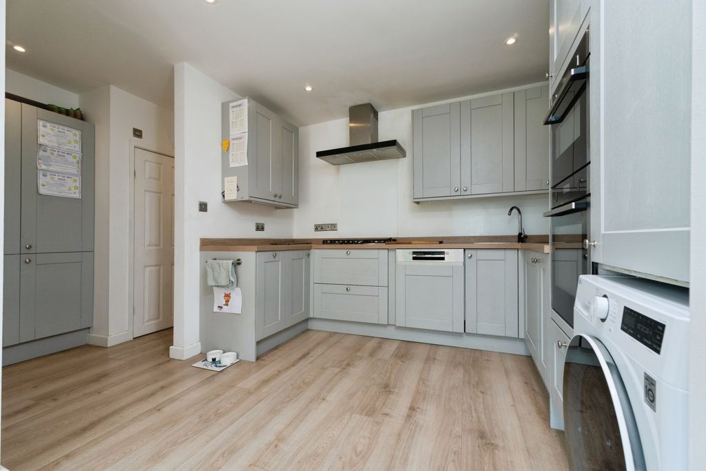 Property photo 2 of 15 Kitchen