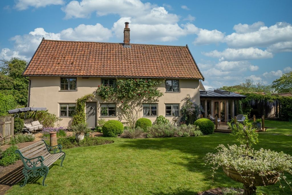 Property photo 2 of 26