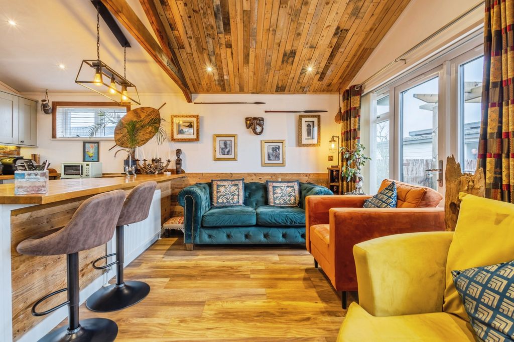 Property photo 3 of 22 Lounge/Dining Room