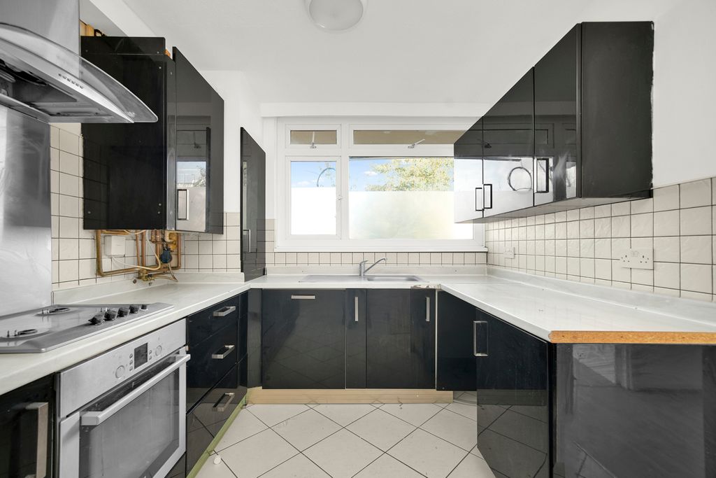 Property photo 2 of 9 Picture No. 13