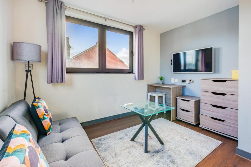 Property photo 1 of 4 1 Bed Flat To Rent Stagbury Ave, London Cr5