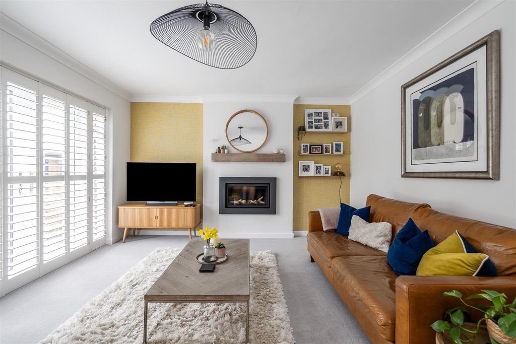 Property photo 3 of 20 55 Hollywell Road_4.Jpg