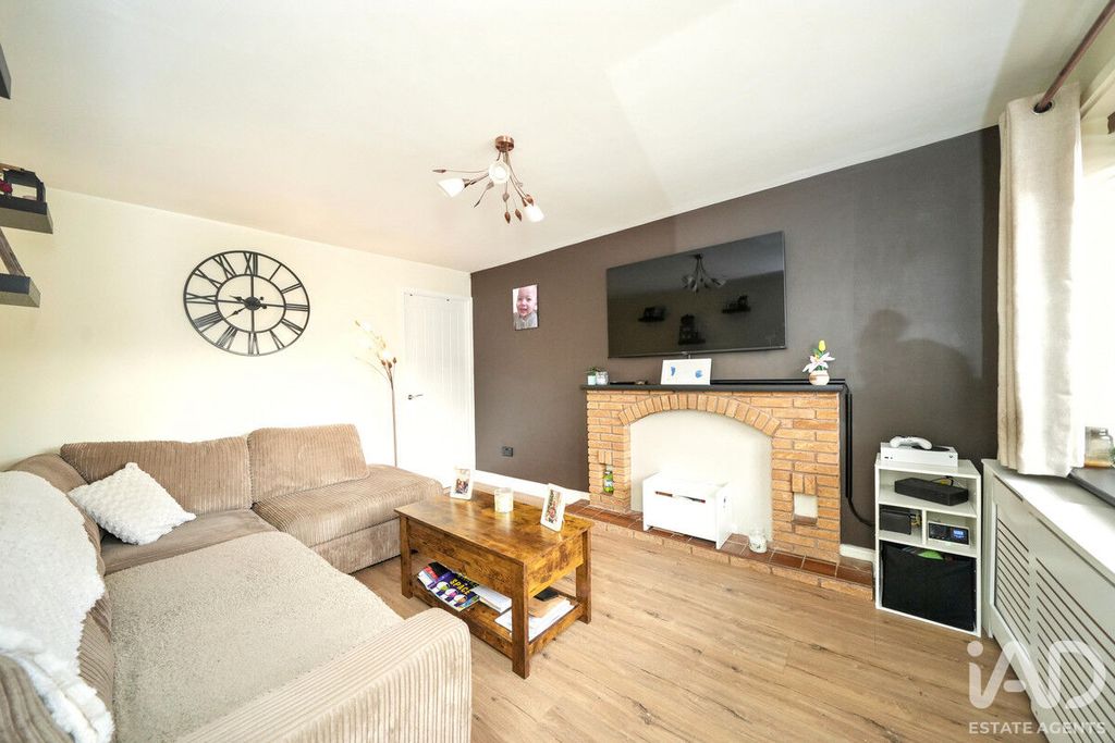 Property photo 2 of 32