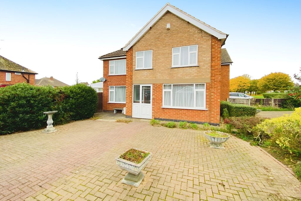 Property photo 2 of 26