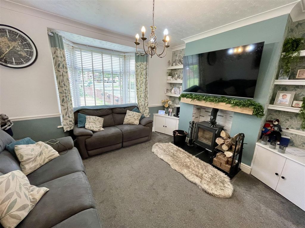 Property photo 2 of 16 Lounge
