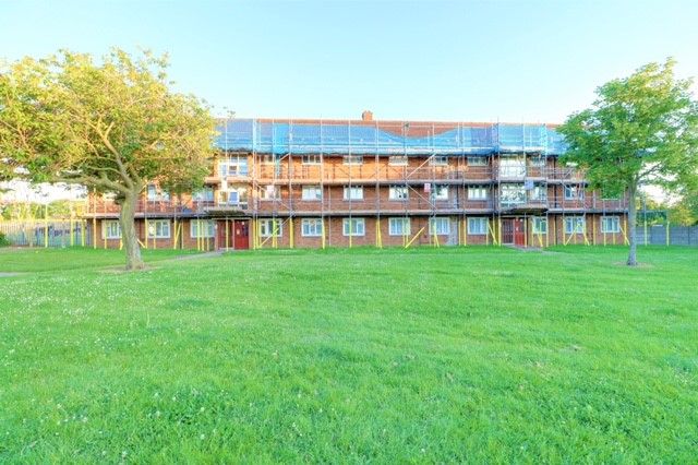 Property photo 1 of 14 Three Bedroom First Floor Flat