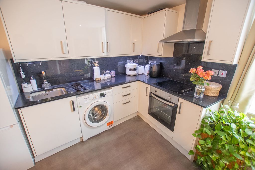 Property photo 3 of 5 Kitchen