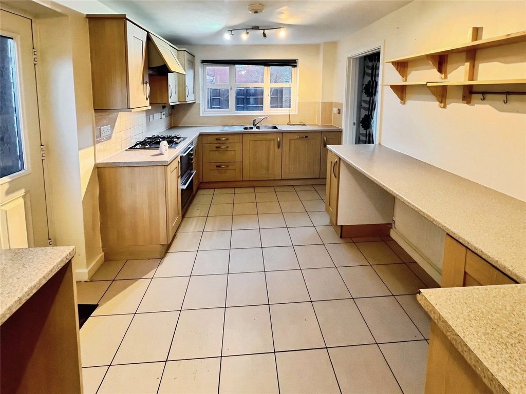 Property photo 3 of 18 Kitchen