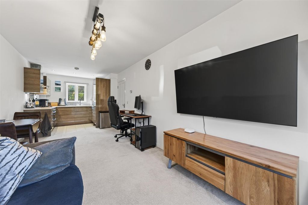 Property photo 1 of 21 Flat2,2Bedgeburyplweb15.Jpg