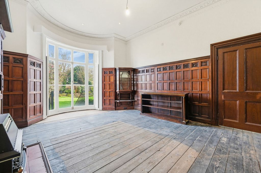 Property photo 3 of 12