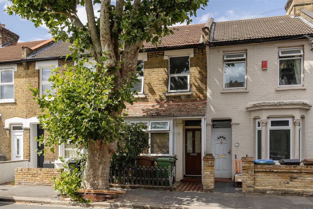 Property photo 1 of 17 Huddlestone Road, E7
