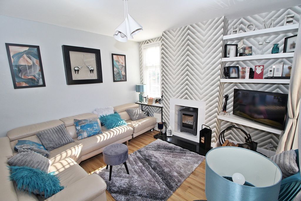 Property photo 2 of 13 3700564