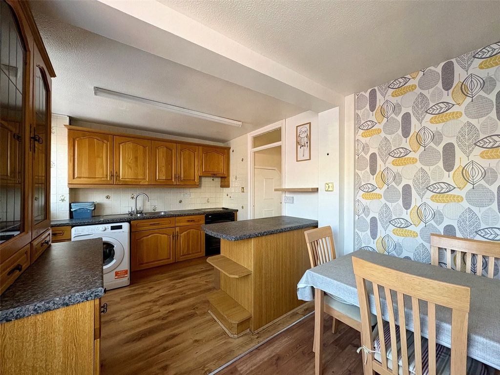 Property photo 2 of 12 Picture No. 11