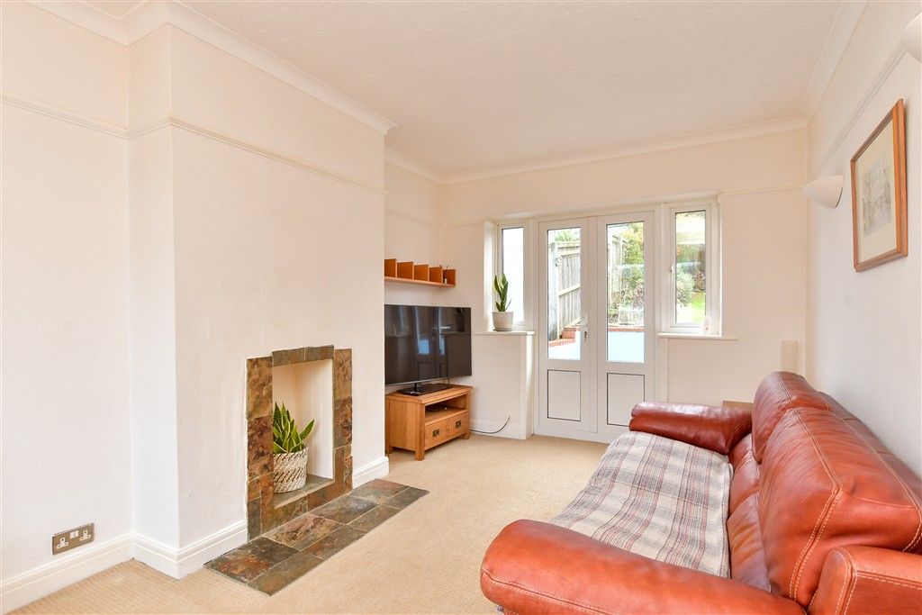 Property photo 3 of 12 Lounge