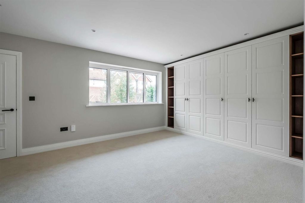 Additional image 43 of 4 bed detached house for saleCross Lanes, Guildford GU1