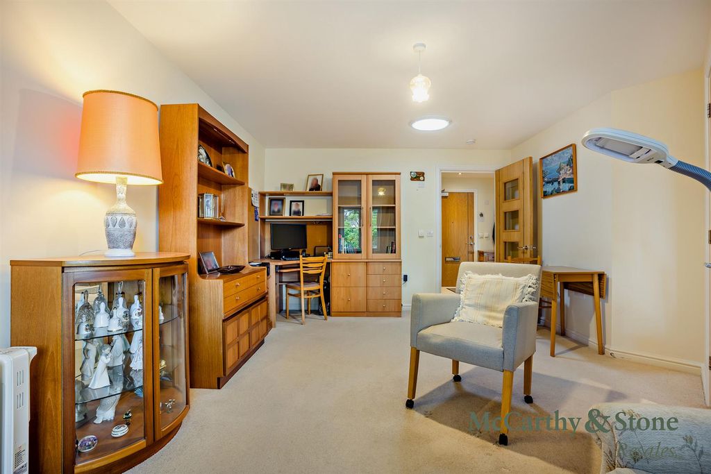 Property photo 3 of 25 8704800-Interior17-800.Jpg