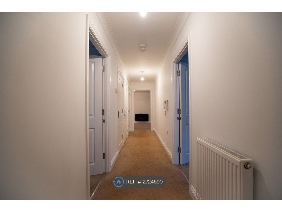 Property photo 2 of 12 Hallway