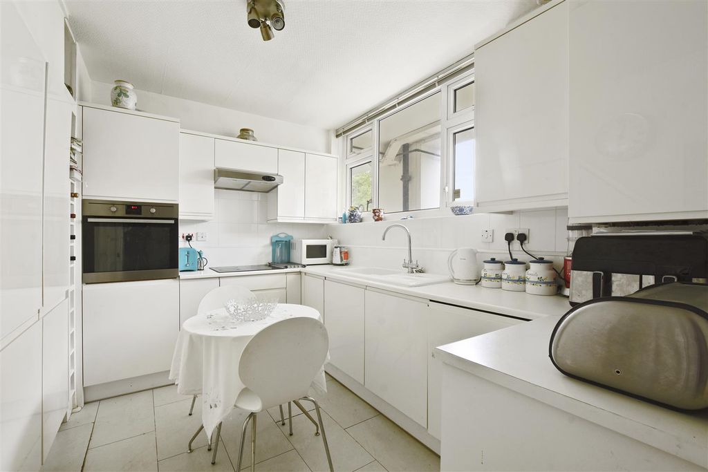 Property photo 2 of 14 11-Ec26Gcpmsc - 3 Freeling House - Kitchen -Origin