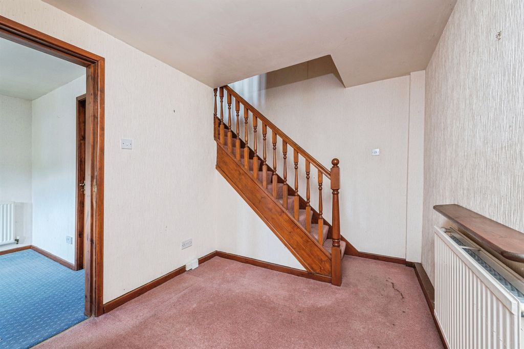 Property photo 2 of 40