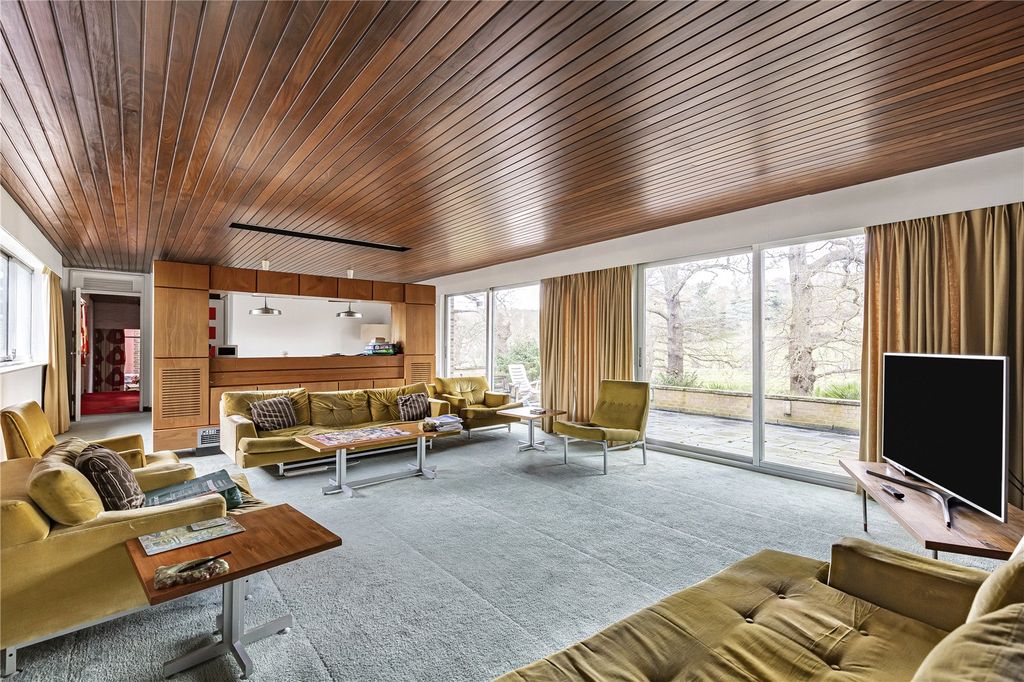 Property photo 2 of 24 Living Room