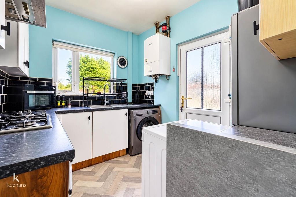 Property photo 2 of 18 Blackburn Road (9).Jpg