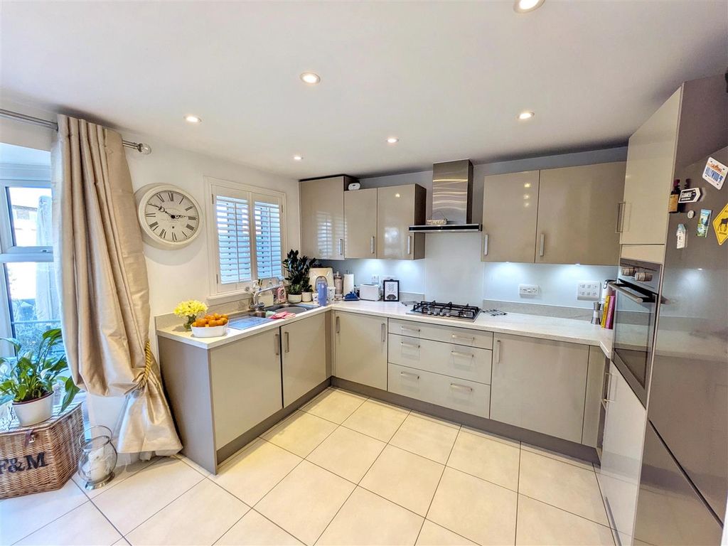 Property photo 2 of 20 Kitchen / Dining Room