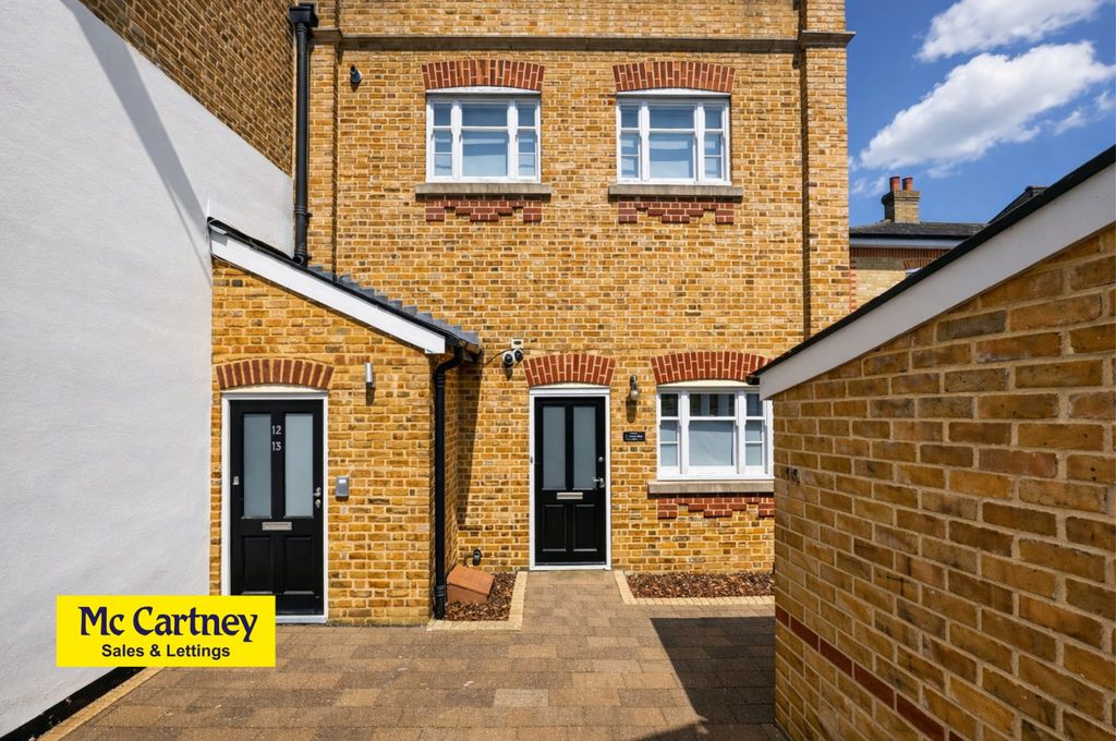 Property photo 1 of 10 Devon Mews, Chelmsford, Essex, CM2 0Gd
