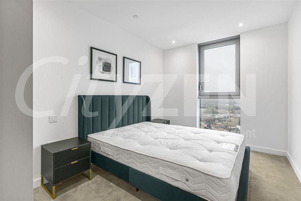 Property photo 2 of 32 Bedroom