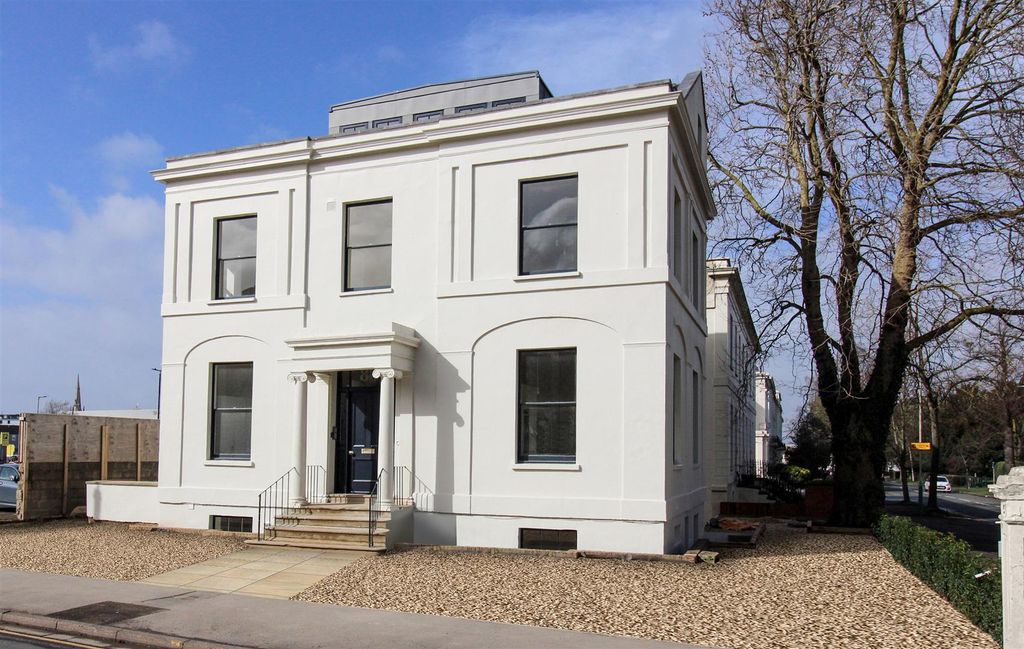 Property photo 1 of 8 Exterior