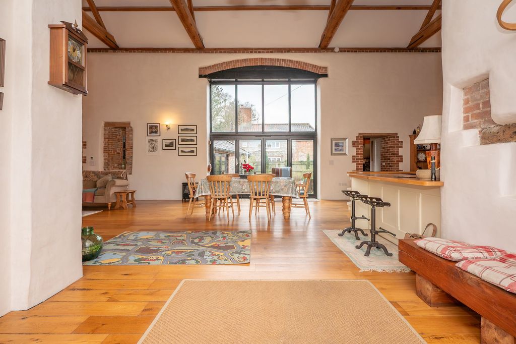 Property photo 2 of 50