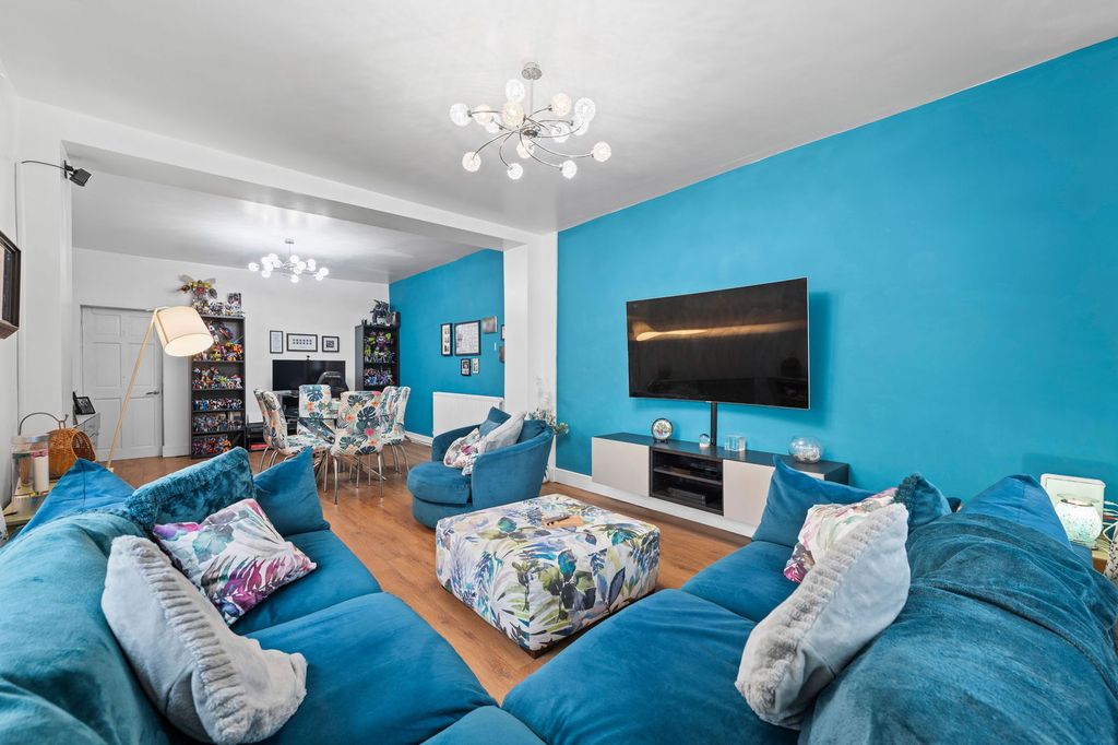 Property photo 3 of 28