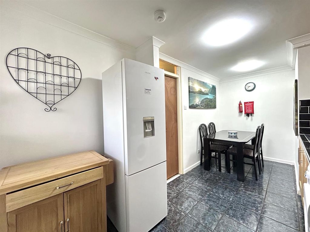 Property photo 3 of 14 Kitchen.Jpg