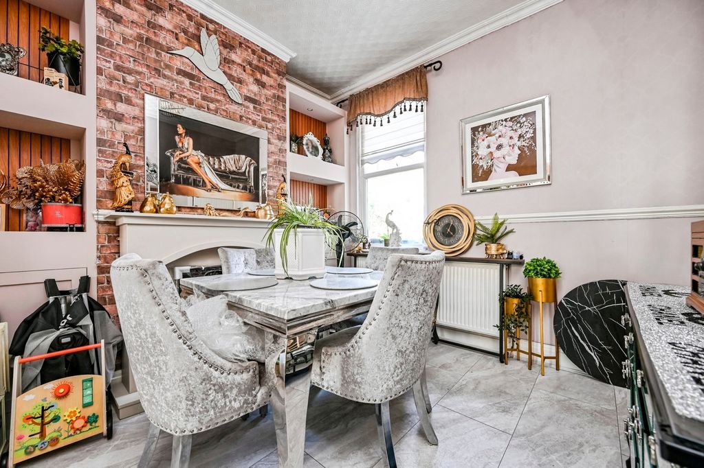 Property photo 3 of 10 Pbox-Img.Jpg