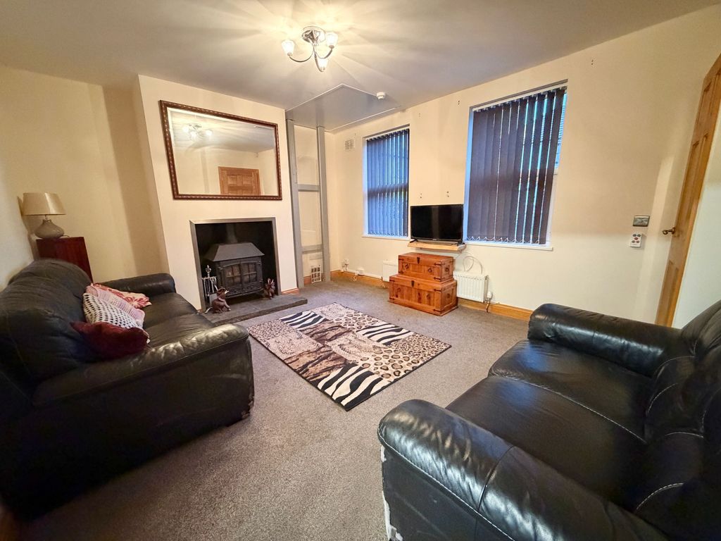 Property photo 2 of 13 Lounge