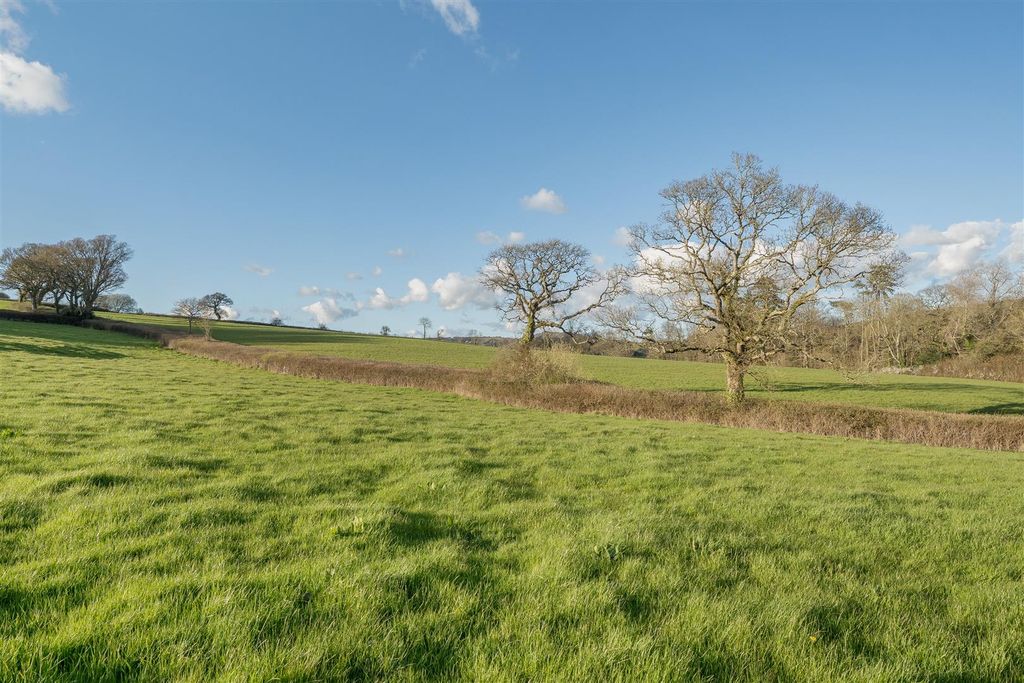 Property photo 3 of 10 1438501-16-69cc3Dba6Ac5F-Arw.Jpg