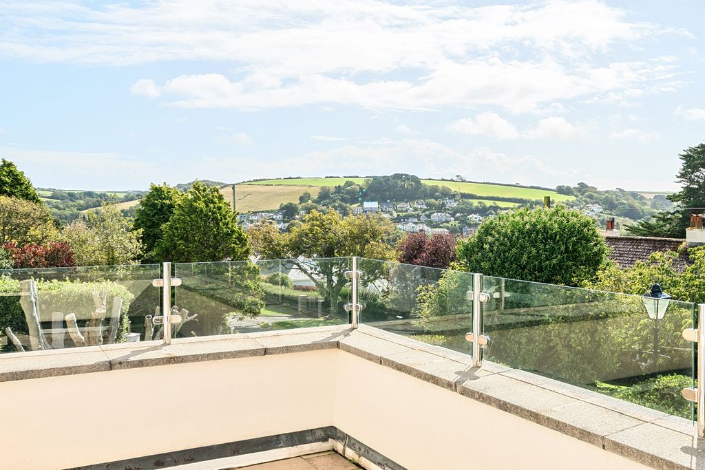 Property photo 2 of 18 1349537-3-68c2B24Fa67c0